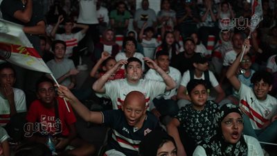 جماهير الزمالك تتابع مباراة فريقهم أمام البنك الأهلي بالنادي|فيديو وصور 