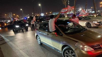 بالسيارات والأعلام.. احتفالات أمام إستاد بتروسبورت بعد تتويج الزمالك بدرع الدوري | صور