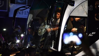  لحظة وصول أتوبيس الزمالك حاملا درع الدوري واللاعبين لمقر النادي في ميت عقبة.. فيديو