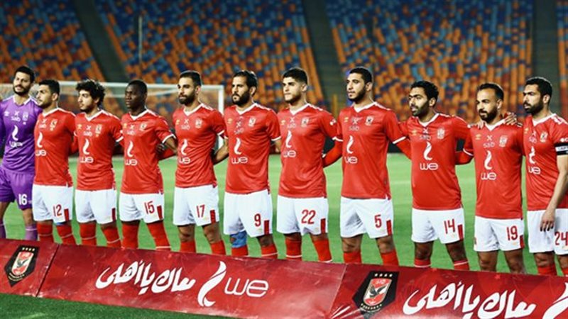 فريق الكرة بالنادي