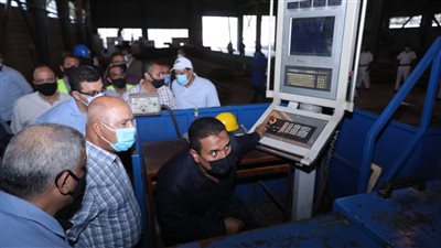 وزير النقل يتفقد ورش السكك الحديدية بالعباسية 