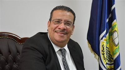 رئيس جامعة القناة يتابع تسليم تصميمات منظومة الجامعة الذكية