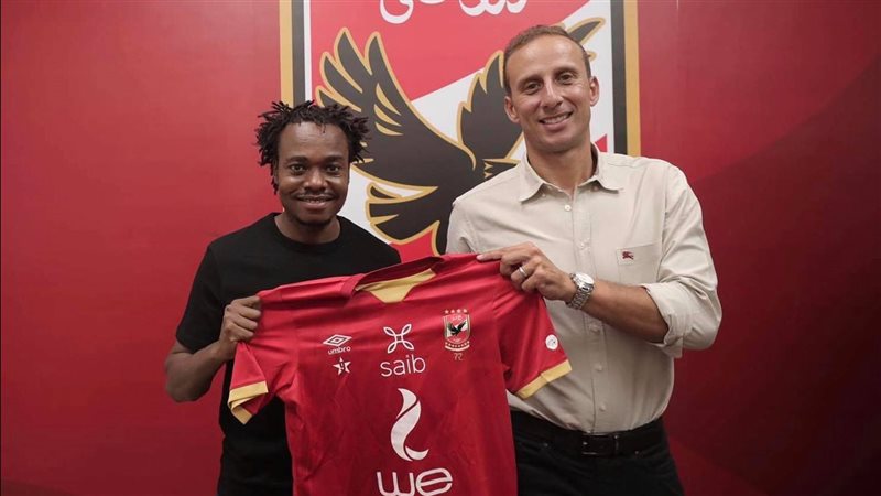 بيرسي تاو لاعب النادي