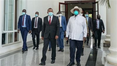رئيس الوزراء الإثيوبي يجري مباحثات مع الرئيس الأوغندي
