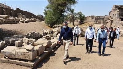 ضبط محلات تجارية لمخالفة مواعيد الغلق الجديدة في إسنا جنوب الأقصر