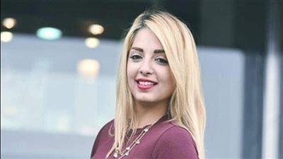 مي حلمي تسافر إلى دبي بعد وقفها وإحالتها للتحقيق