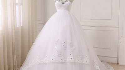 تفسير حلم الفستان الأبيض في المنام وعلاقته بالحياة الزوجية السعيدة وإنجاب الولد 