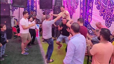 أهالي العريش يشاركون في حنة حسين الأزعر قصير القامة