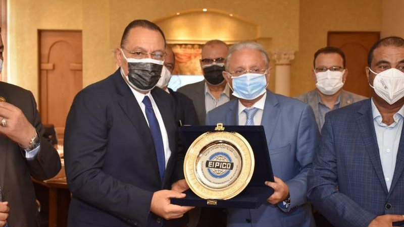 المحافظ بشركة الأدوية