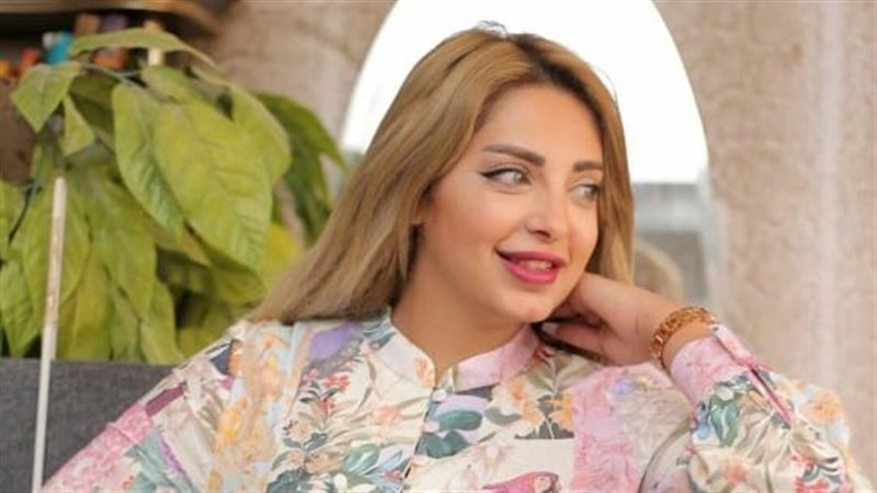 المذيعة مي حلمي 