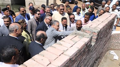 محافظ سوهاج يضع حجر الأساس لإنشاء طريقي المحور الشرقي والغربي بمدينة ساقلتة