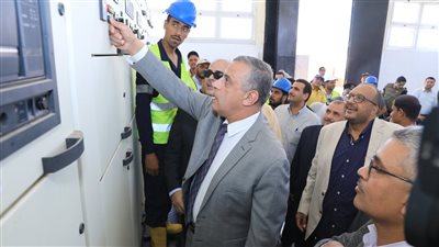 محافظ سوهاج يطلق التشغيل التجريبي لمحطة الرفع الرئيسية بمدينة ساقلتة