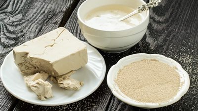 فوائد الخميرة البيرة.. أفضل وأرخص علاج لمشاكل البشرة 