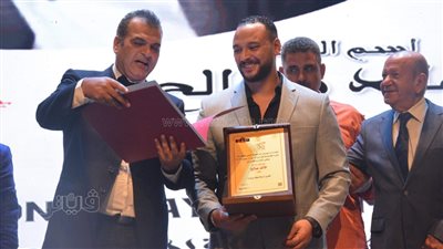 أحمد خالد صالح عن تكريم اسم والده: يارب يكون مكرم في الآخرة زي الدنيا | فيديو