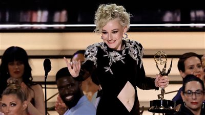 فوز جوليا جارنر بجائزة أفضل ممثلة مساعدة في مسلسل درامي بحفل الإيمي