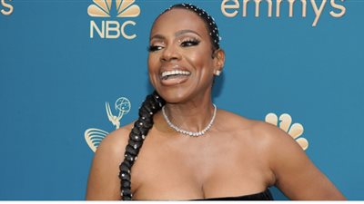 ردة فعل أبناء الممثلة شيريل لي رالف بعد فوز والدتهم بجائزة الإيمي | فيديو 