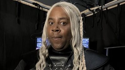 بالرقص.. كينان تارجيريان مقدم حفل الإيمي يسخر من House of the Dragon | فيديو