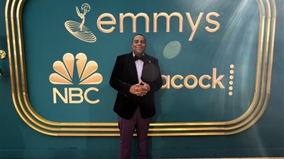 مقدم الإيمي يسخر من دي كابريو بسبب مواعدته للفتيات دون الـ25 سنة