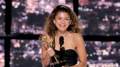 زانيديا تفوز بجائزة أفضل ممثلة رئيسية في مسلسل درامي بالإيمي| فيديو وصور