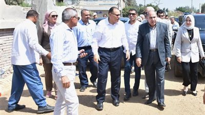 محافظ الشرقية يتفقد اعمال الرصف والتوسعة على مصرف إكوة 