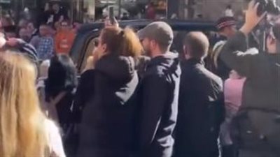 هجوم أحد المواطنين على الأمير أندرو أثناء موكب نعش إليزابيث | فيديو