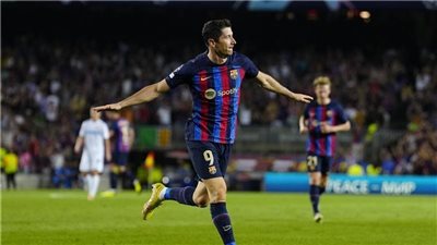 ليفاندوفسكي يكشف عن اسم أصعب مدافع تقابل ضده