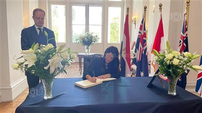 المشاط ومحي الدين يؤديان العزاء في وفاة الملكة إليزابيث بالسفارة البريطانية بالقاهرة | فيديو وصور 