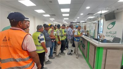 مكاتب البريد بالساحل الشمالي تستقبل العمالة غير المنتظمة لصرف منحة القوى العاملة|صور