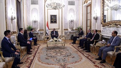 6000 مصري يعملون بالشركة.. مدبولي يبحث مع وفد OPPO إنشاء المصنع الجديد للمحمول