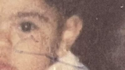 حكاية صادمة.. أم تبيع ابنها لتتزوج عشيقها وشقيقته التوأم تبحث عنه بعد 34 عامًا 