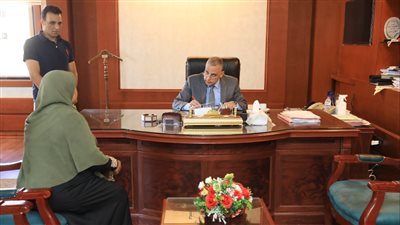 110 مواطنين يعرضون مطالبهم وشكواهم خلال اللقاء الجماهيري بمحافظ سوهاج