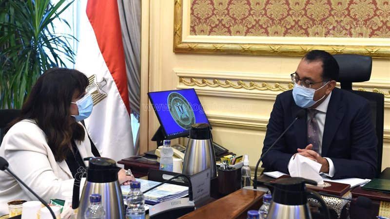 رئيس الوزراء ووزيرة