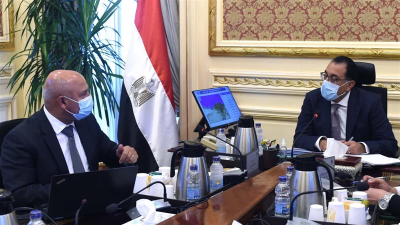 رئيس الوزراء والفريق