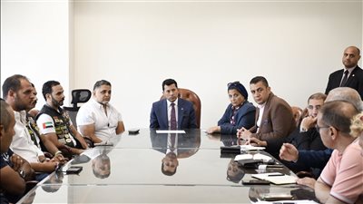 أشرف صبحي يبحث استعدادات النسخة الثانية من مهرجان البحر الأحمر للفعاليات الرياضية