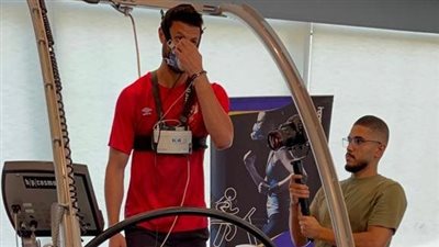 لحظة خضوع محمد الشناوي لقياسات عضلية وبدنية مع لاعبي الأهلي | فيديو