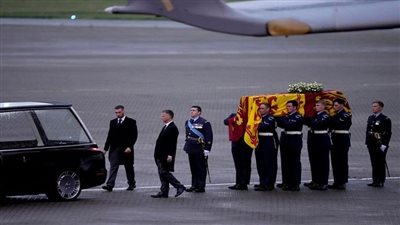 5 ملايين.. الرحلة الأخيرة للملكة إليزابيث الأكثر متابعة في التاريخ 