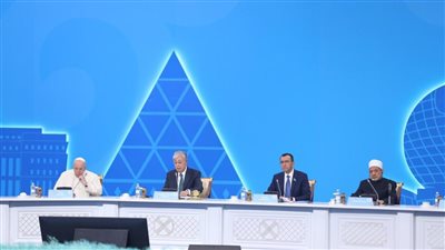 الطيب يدعو علماء الأديان لبحث الواجبات والمسئوليات تجاه الكوارث الاخلاقية والطبيعية