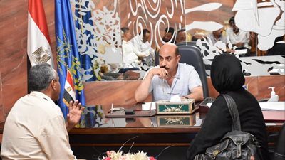 محافظ أسوان يستمع لشكاوي المواطنين في اللقاء الجماهيري الأسبوعي | صور 