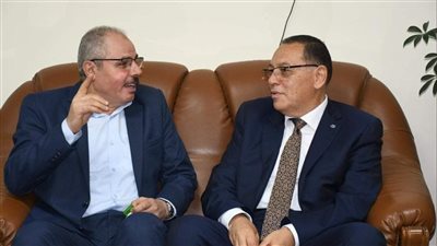 محافظ الشرقية في زيارة لجامعة قناة السويس | صور