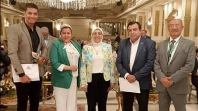 محافظ بني سويف يكرم مسئولي الشباب والرياضة وهيئة تعليم الكبار