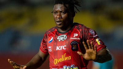 بعد اهتمام الزمالك.. من هو المهاجم البنيني سامسون أكينيولا؟ 