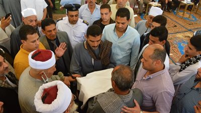 الكفن ينهى خصومة ثارية بين عائلتين بجرجا بسوهاج | صور 