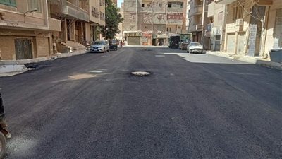 رصف الطريق الرابط بشارع مبارك بحي الطالبية | صور