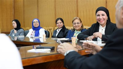 رئيس الغرفة التجارية بالإسماعيلية يكلف لجنة سيدات الأعمال بتطوير العمل| صور
