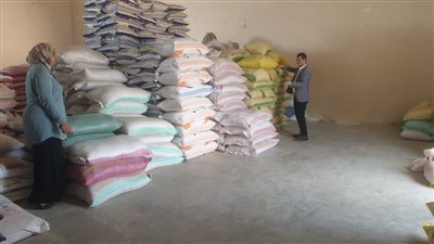 التحفظ على ٣٨ طن مواد غذائية في حملات تموينية بالدقهلية