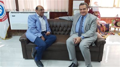 عيد وفوزى يبحثان التعاون بين مستشفيات الجامعة وصحة الشرقية