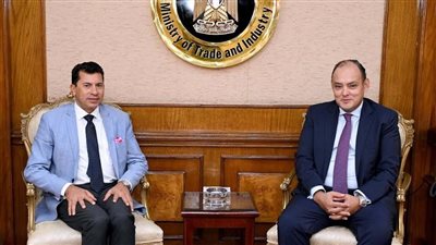 وزيرا التجارة والشباب يبحثان التوسع في تصنيع المستلزمات الرياضية