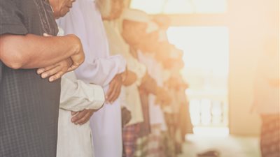 17 أمرا مكروها في الصلاة.. احذرها