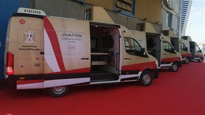 التخطيط تسلم العدل 3 مراكز تكنولوجية متنقلة جديدة لخدمات للمواطنين