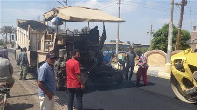 محافظ المنوفية يتابع أعمال رصف الطرق بالقرى